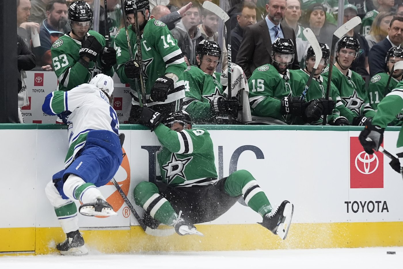 Jason Robertson and Roope Hintz get two goals, one assist each in Stars' 5-3 win over Canucks | iNFOnews.ca