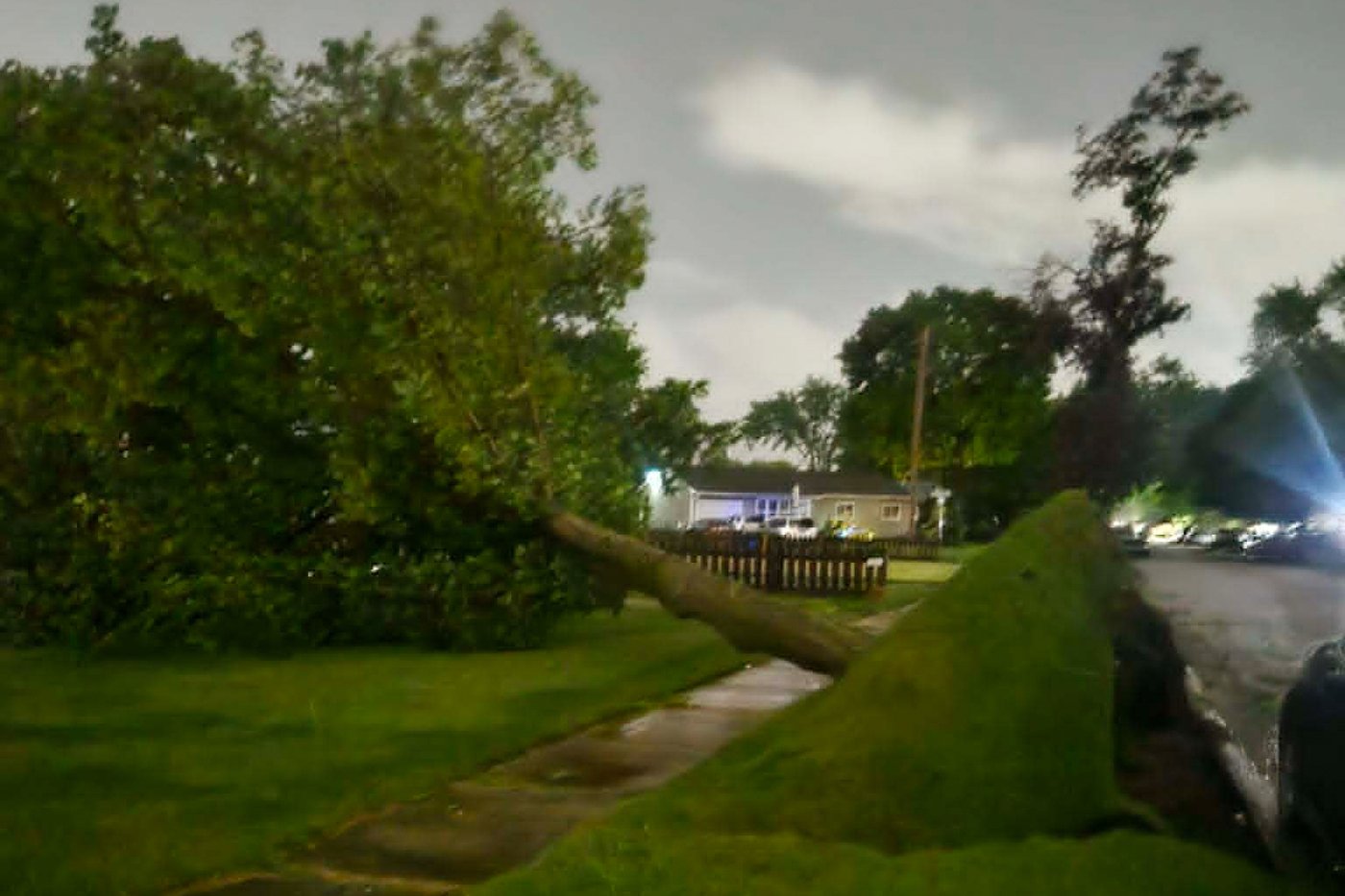 Tornadoes in Illinois and Indiana leave residents grappling with damage; cleanup efforts underway | iNFOnews.ca