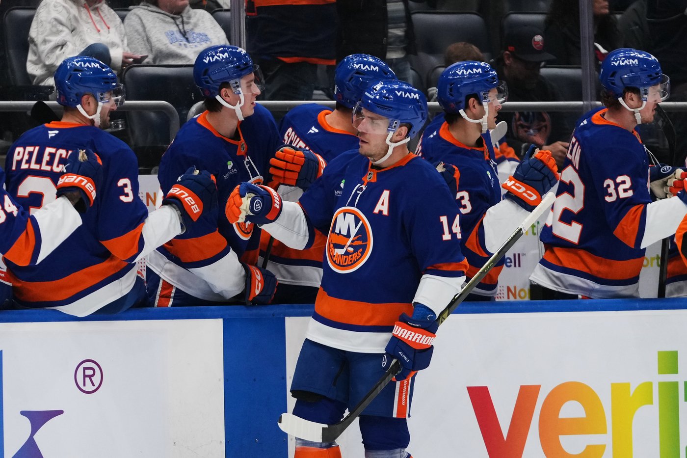 Ilya Sorokin shines against Stars to give the playoff-chasing Islanders a much-needed 2-1 win | iNFOnews.ca