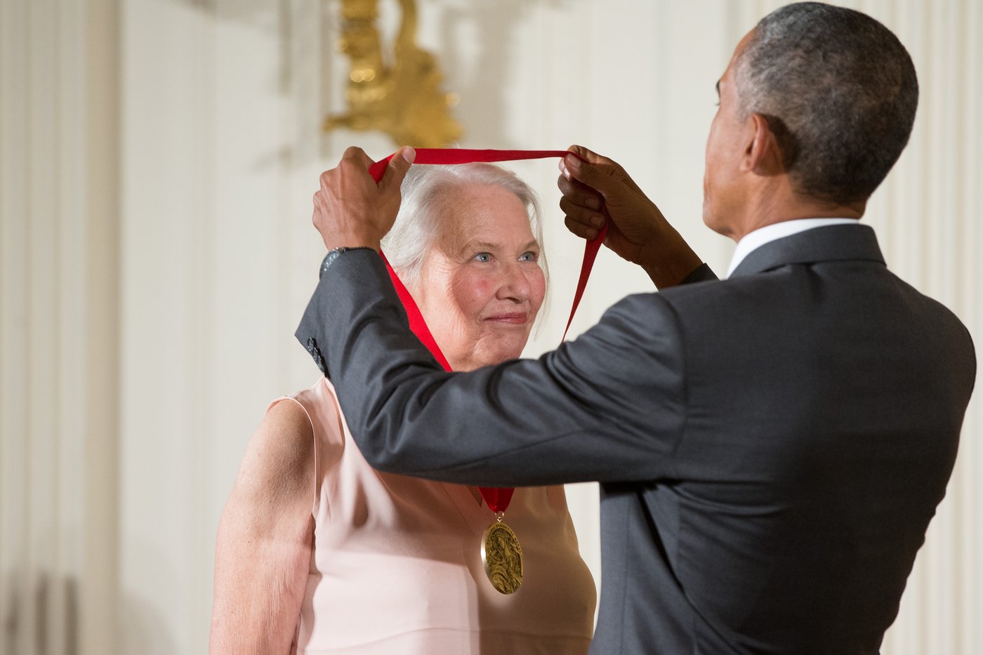 Annie Dillard, Pulitzer-winning author of 'Pilgrim at Tinker Creek,' dies at 81 | iNFOnews.ca Annie Dillard, Pulitzer-winning author of 'Pilgrim at Tinker Creek,' dies at 81 | iNFOnews.ca