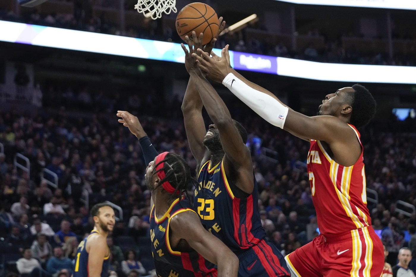 Andrew Wiggins scores 27 points, Stephen Curry adds 23 as Warriors beat Hawks 120-97 | iNFOnews.ca