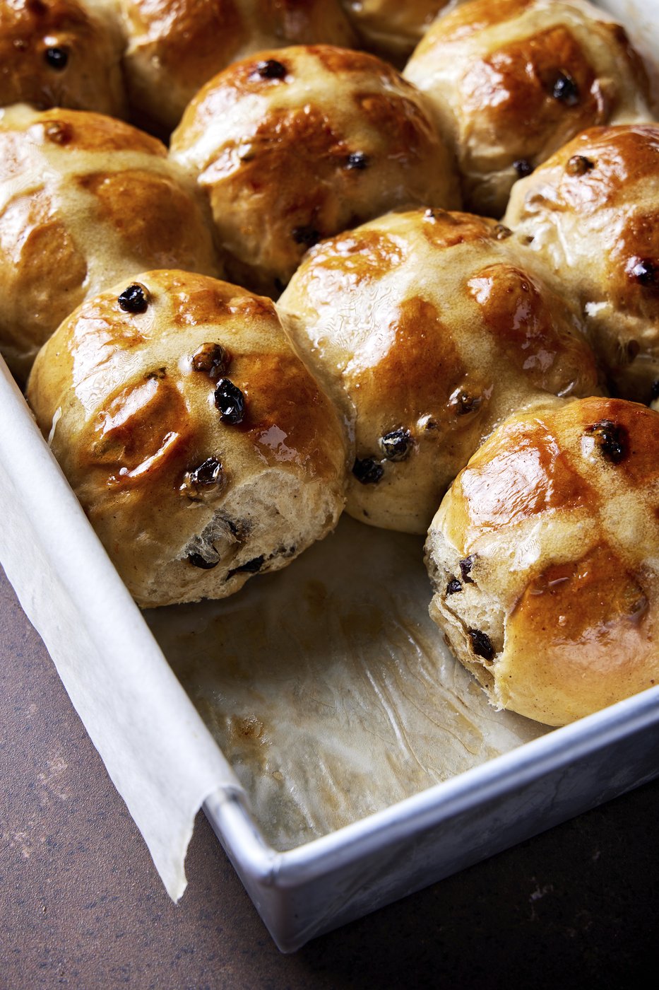 Bourbon-plumped currants enhance the flavor of hot cross buns for Easter | iNFOnews.ca