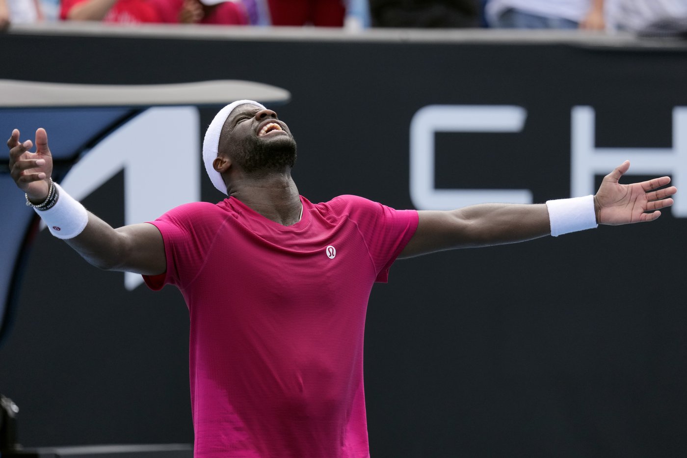 Frances Tiafoe picks up a tough victory after throwing up at the Australian Open | iNFOnews.ca Frances Tiafoe picks up a tough victory after throwing up at the Australian Open | iNFOnews.ca
