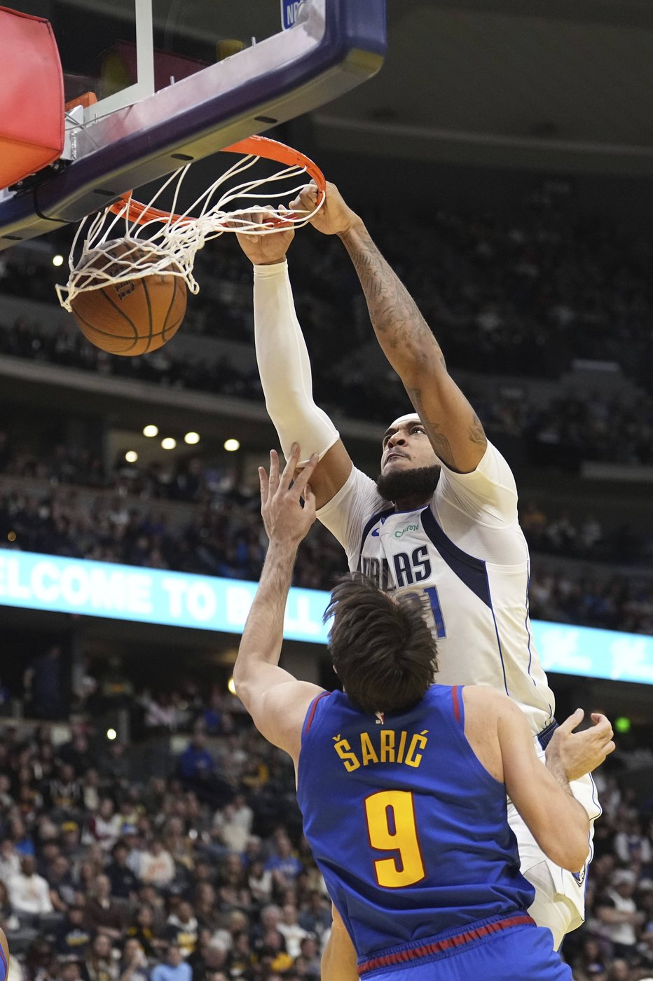 Mavericks recover after losing 24-point lead, overcome Jokic's triple-double to beat Nuggets 123-120 | iNFOnews.ca