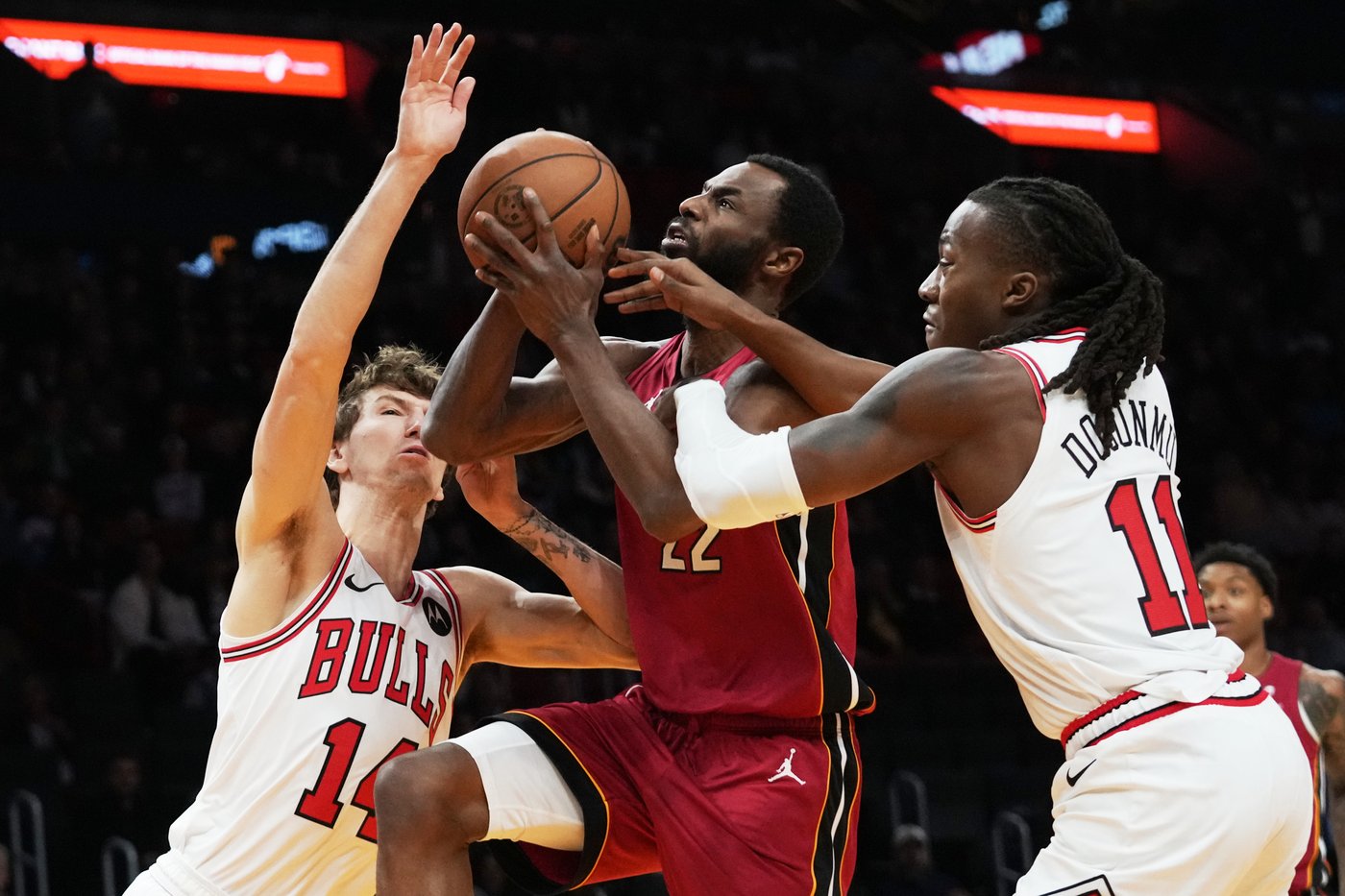 Ayo Dosunmu's season-high 29 points lead short-handed Bulls past Heat, 125-118 | iNFOnews.ca Ayo Dosunmu's season-high 29 points lead short-handed Bulls past Heat, 125-118 | iNFOnews.ca