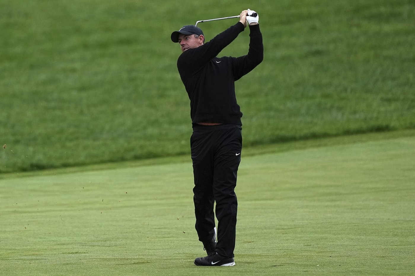 Mitchell shows staying power at soggy Truist with 2nd-round 67; McIlroy 5 strokes off the lead | iNFOnews.ca