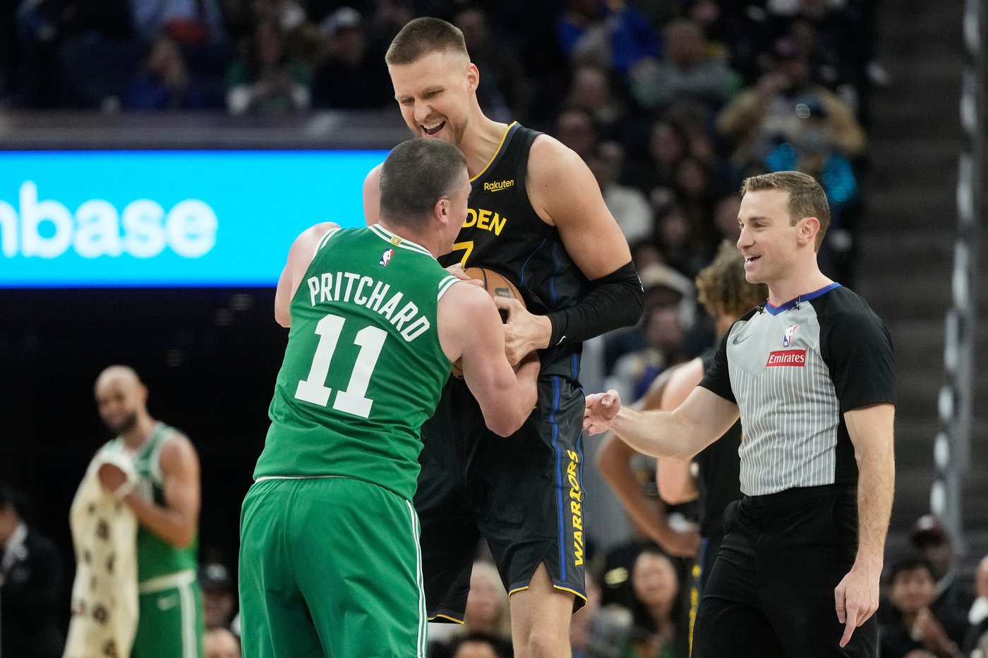Brown helps Celtics thump Curry-less Warriors 121-110 | iNFOnews.ca Brown helps Celtics thump Curry-less Warriors 121-110 | iNFOnews.ca