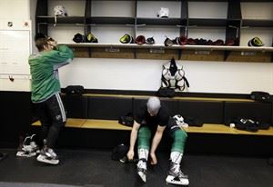 Doctors running tests Peverley's heart after Stars player collapsed during game | iNFOnews.ca CP27547150