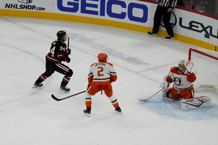 Bedard's 4 points lead Blackhawks to a 5-3 comeback win over Ducks | iNFOnews.ca