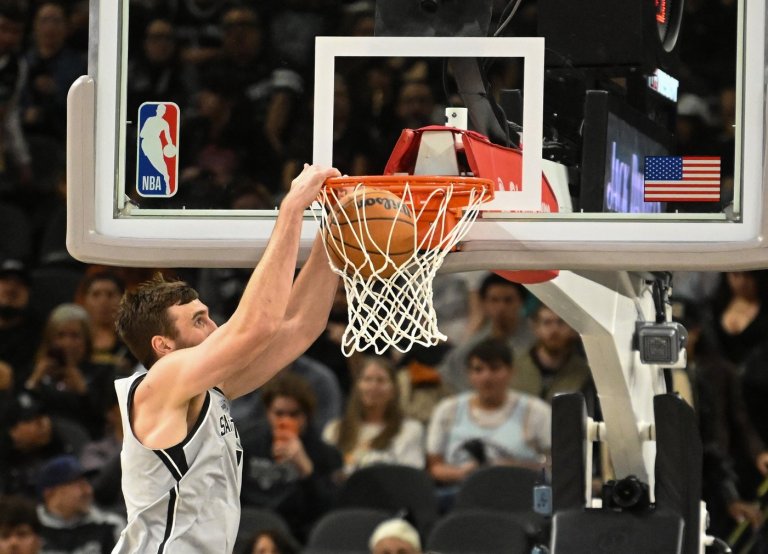 Spurs rebound from NBA Cup loss to beat Wizards 119-94 | iNFOnews.ca