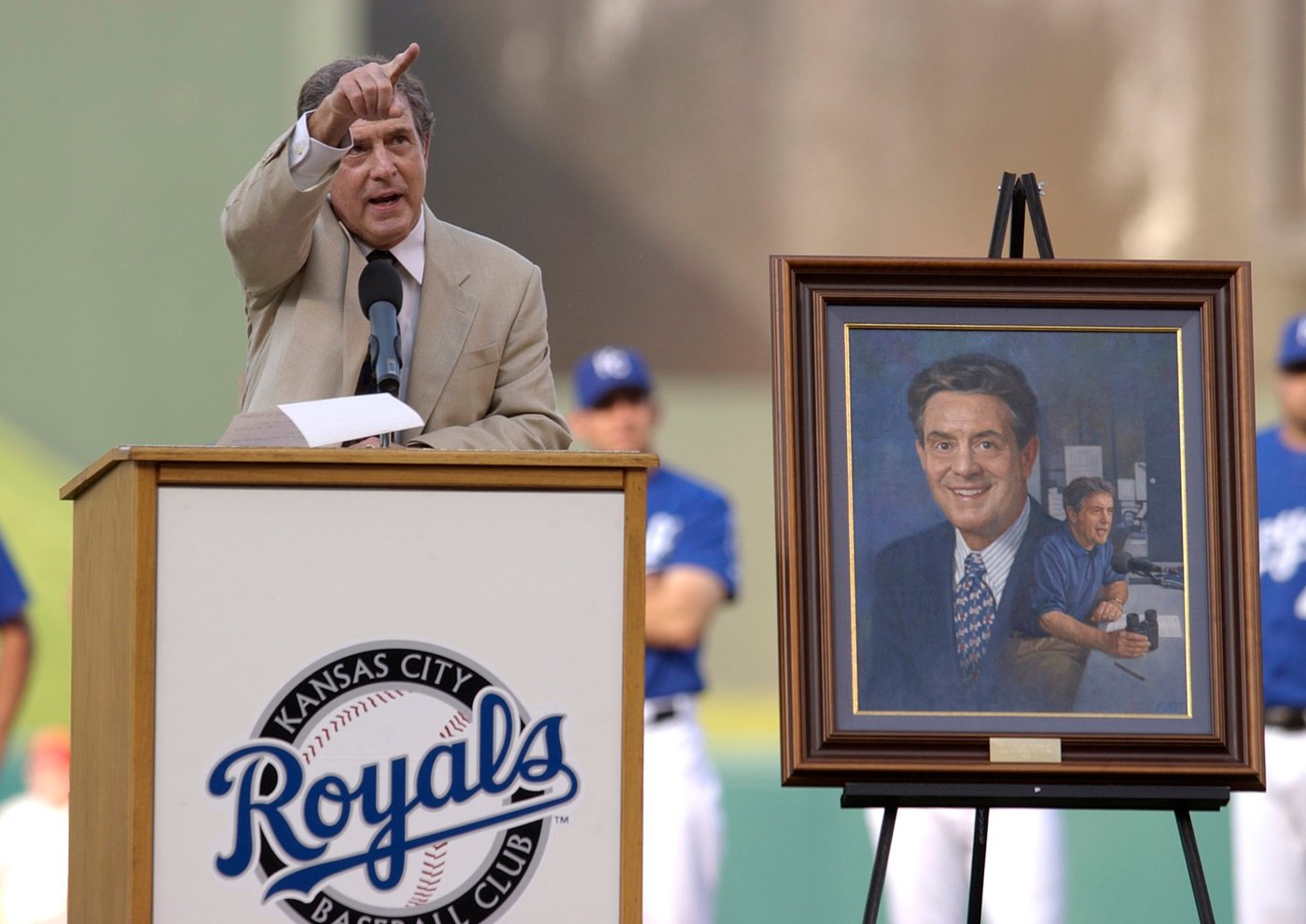 A Kansas City voice hits a stunning milestone: Denny Matthews to call his 8,000th Royals game | iNFOnews.ca