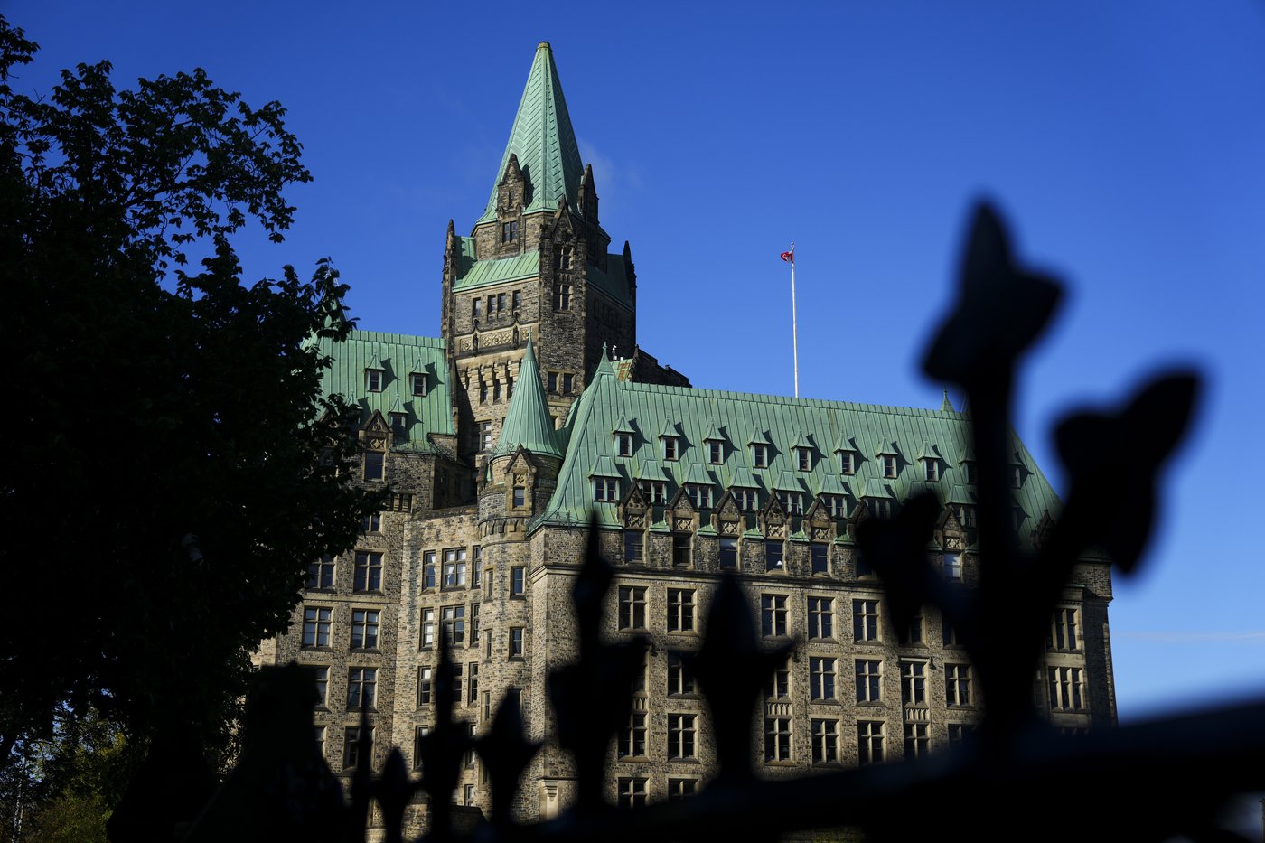 PBO projects deficit exceeded $40B pledge, Liberals won't say if they'll meet target | iNFOnews.ca