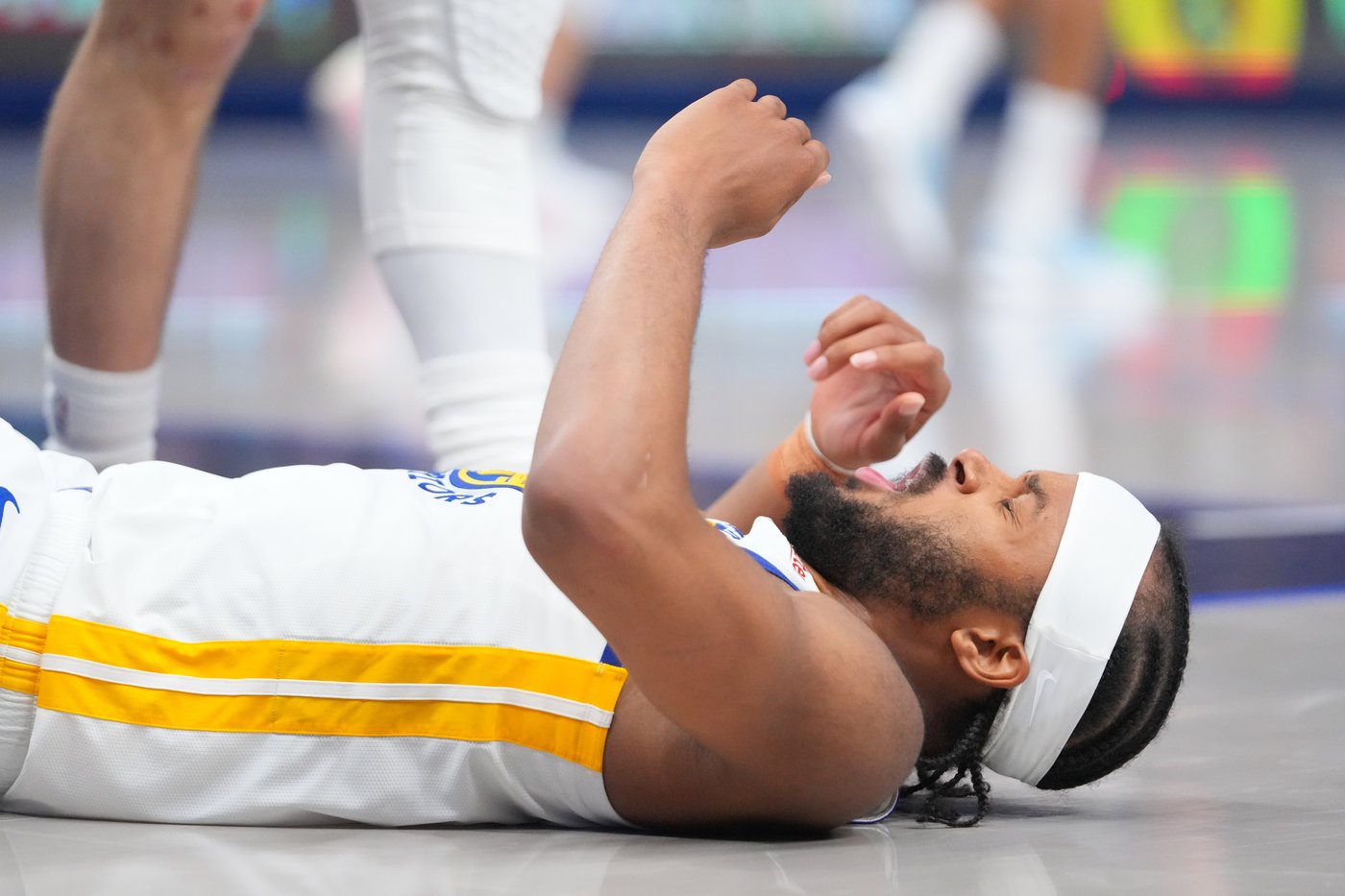 Moses Moody of the Warriors exits with apparently serious knee injury late in OT against Mavs | iNFOnews.ca Moses Moody of the Warriors exits with apparently serious knee injury late in OT against Mavs | iNFOnews.ca