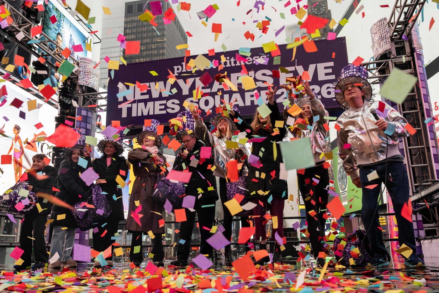 Roses in the rain? New Year's Day parade in Pasadena gets wet forecast. Bundle up for NYC ball drop | iNFOnews.ca