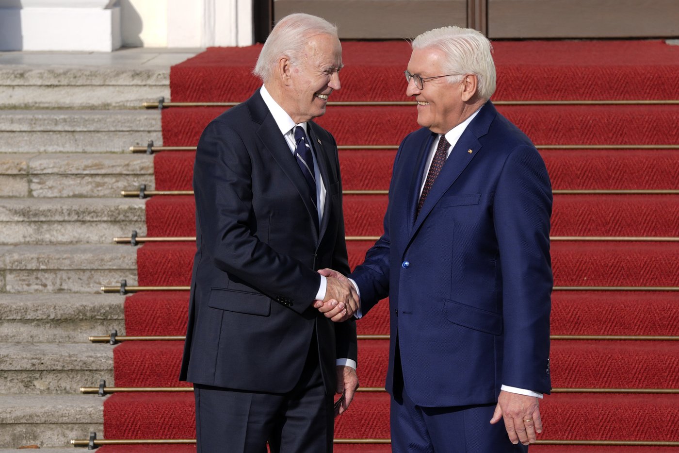 Biden urges Western allies to keep aiding Ukraine during meeting with Europe leaders before election | iNFOnews.ca
