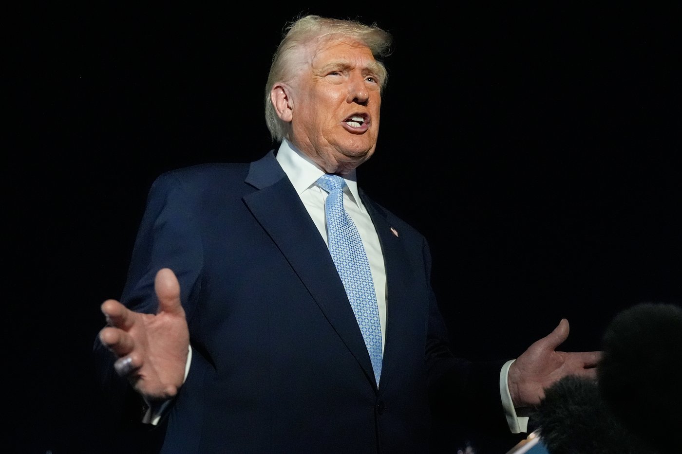 Trump defends Tucker Carlson after interview with activist known for his antisemitic views | iNFOnews.ca Trump defends Tucker Carlson after interview with activist known for his antisemitic views | iNFOnews.ca