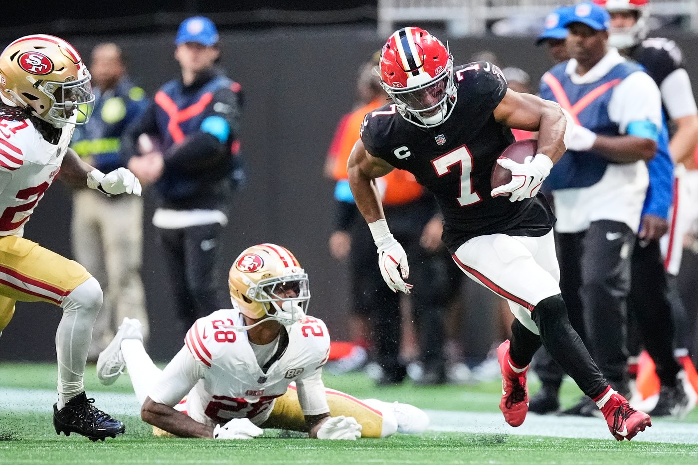Falcons' Penix and Buccaneers' Mayfield aiming to help rebounding teams take control of NFC South | iNFOnews.ca