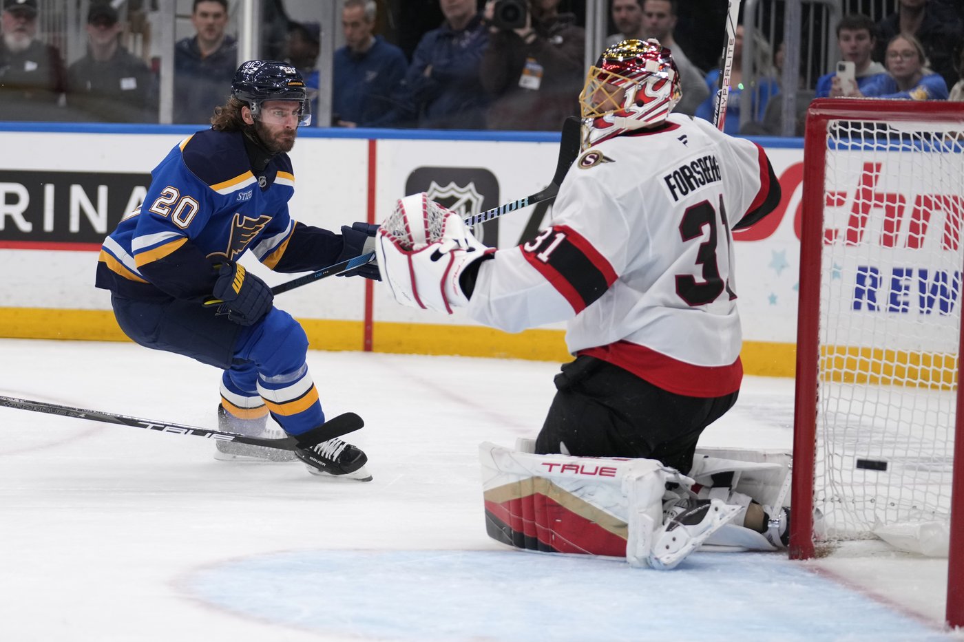 Brandon Saad nets a hat trick to help Blues sink Senators 4-0 | iNFOnews.ca Brandon Saad nets a hat trick to help Blues sink Senators 4-0 | iNFOnews.ca