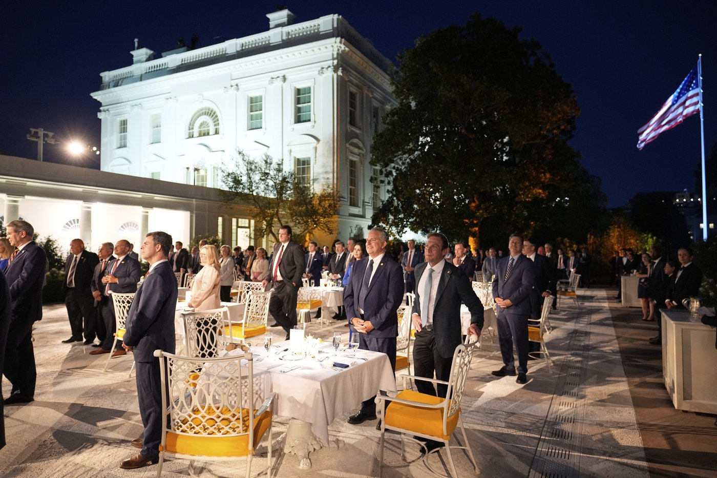 Trump hosts White House dinner for GOP lawmakers at paved space he dubbed 'Rose Garden Club' | iNFOnews.ca
