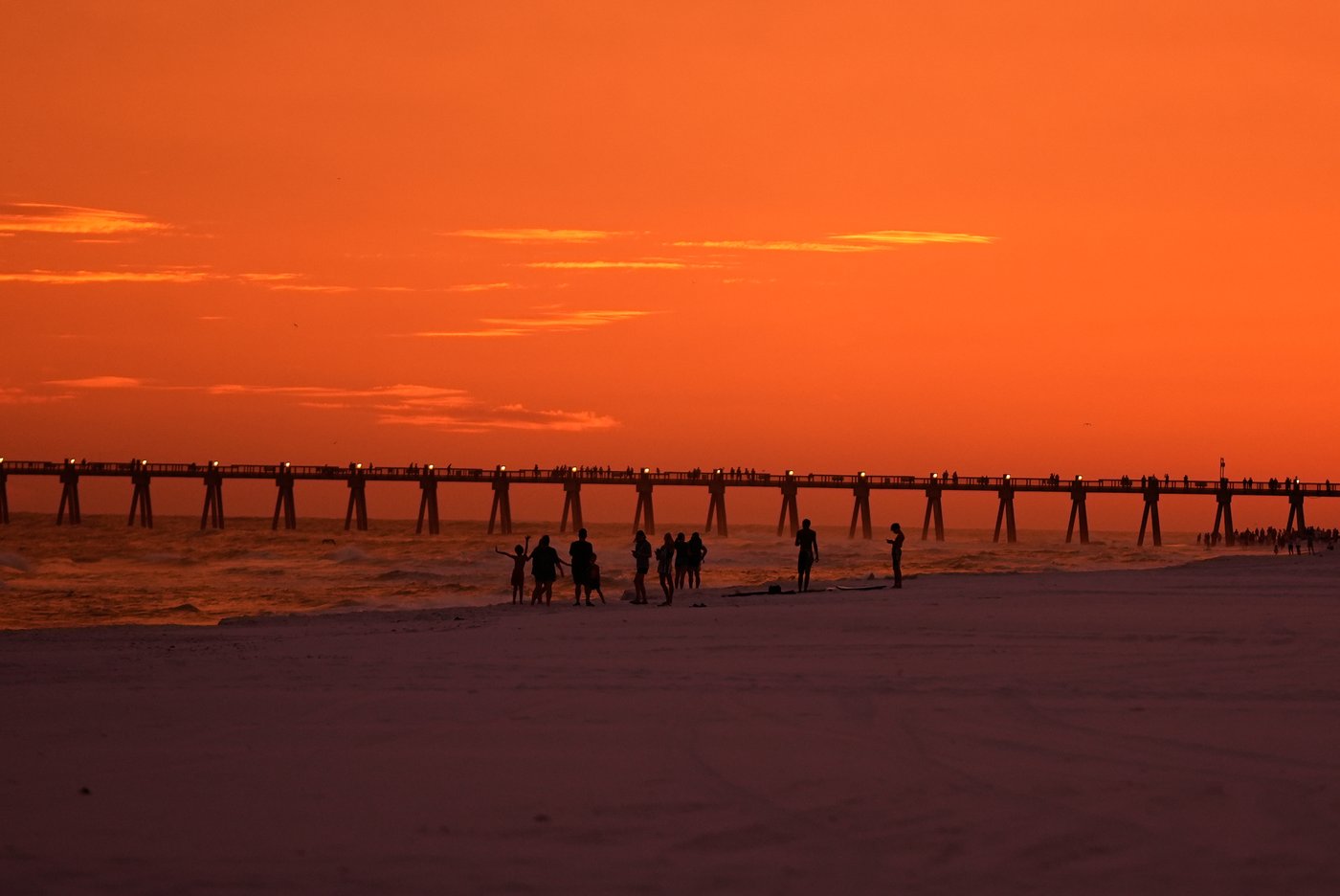 Residents board up windows and National Guard troops deploy as Hurricane Isaias nears US Gulf Coast | iNFOnews.ca