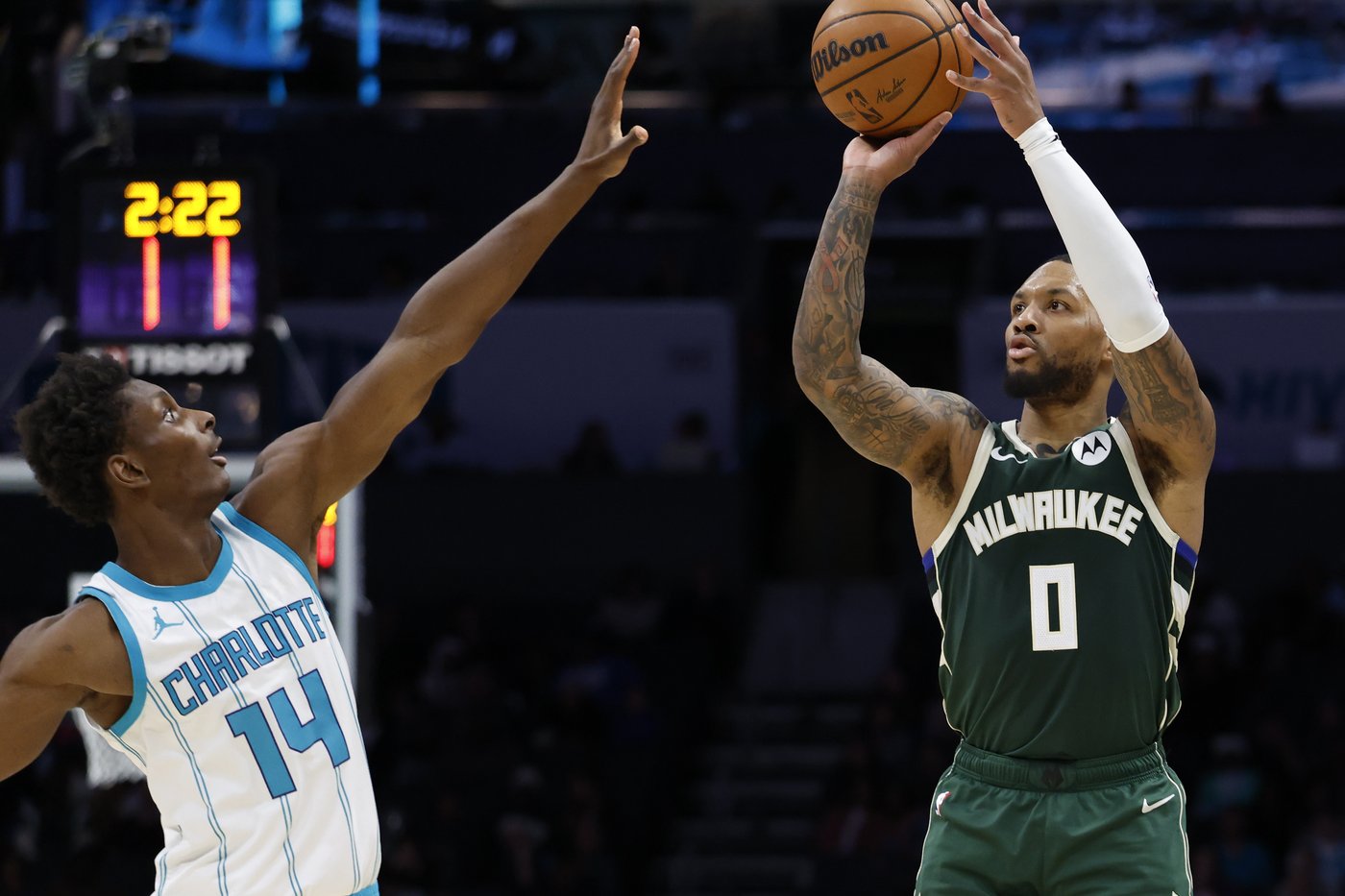 Lillard scores 29 points as Bucks beat Hornets | iNFOnews.ca