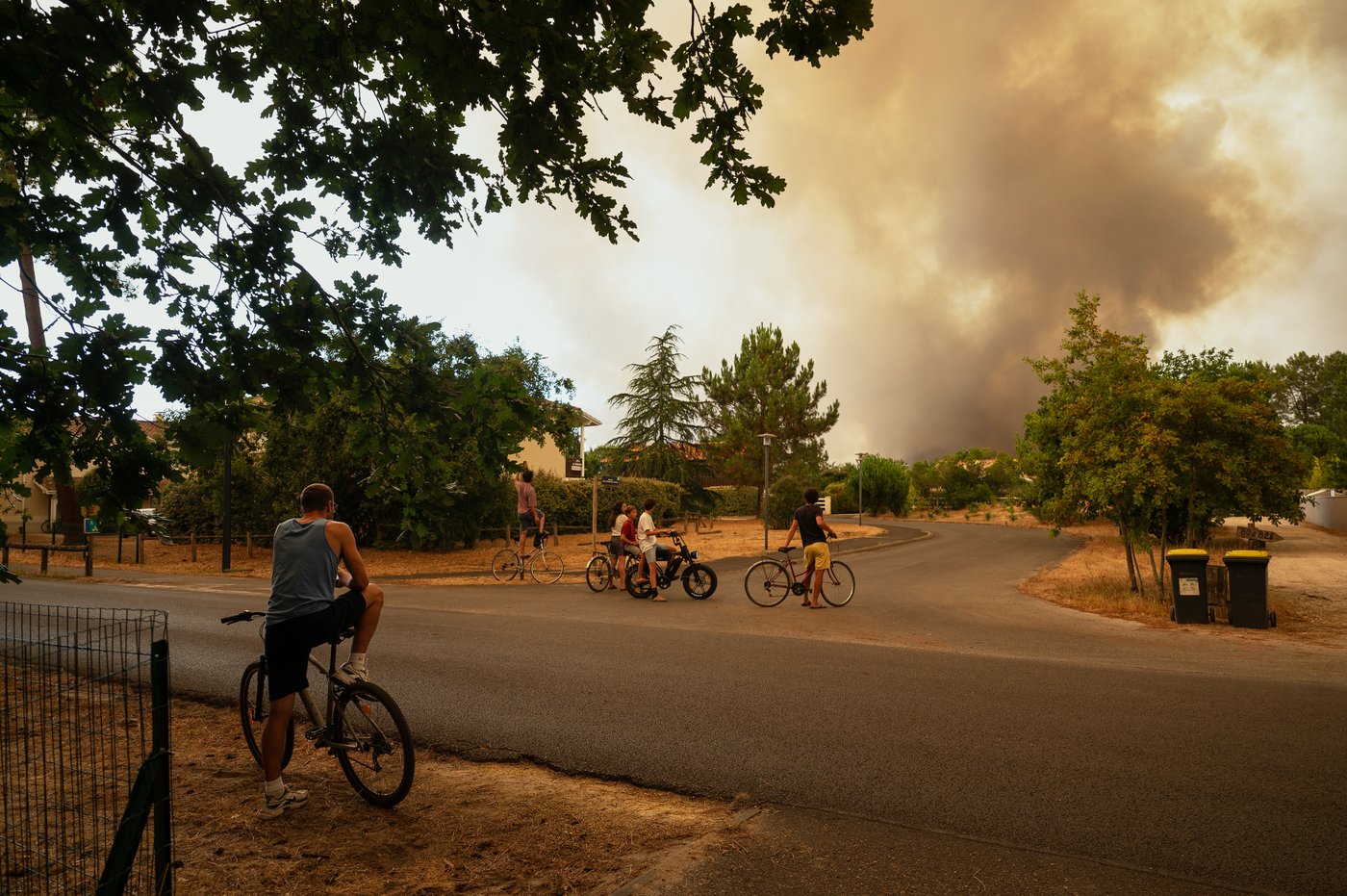 Europe battles fast-moving wildfires sweeping across Spain and France, in photos | iNFOnews.ca