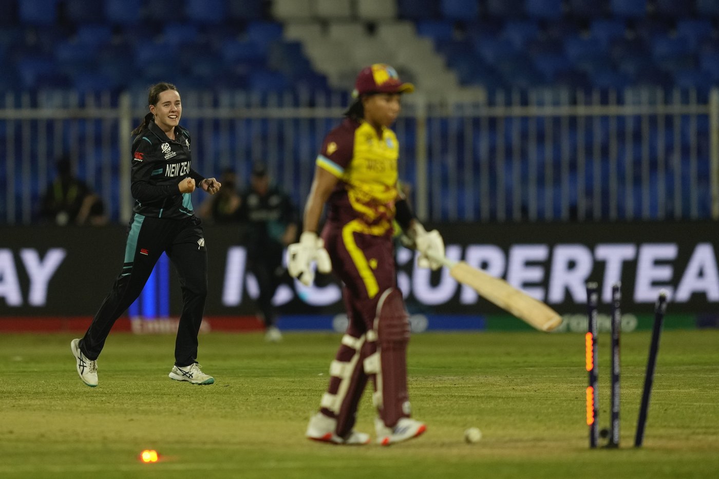 New Zealand survives anxious last over to beat West Indies and reach Women’s T20 World Cup final | iNFOnews.ca
