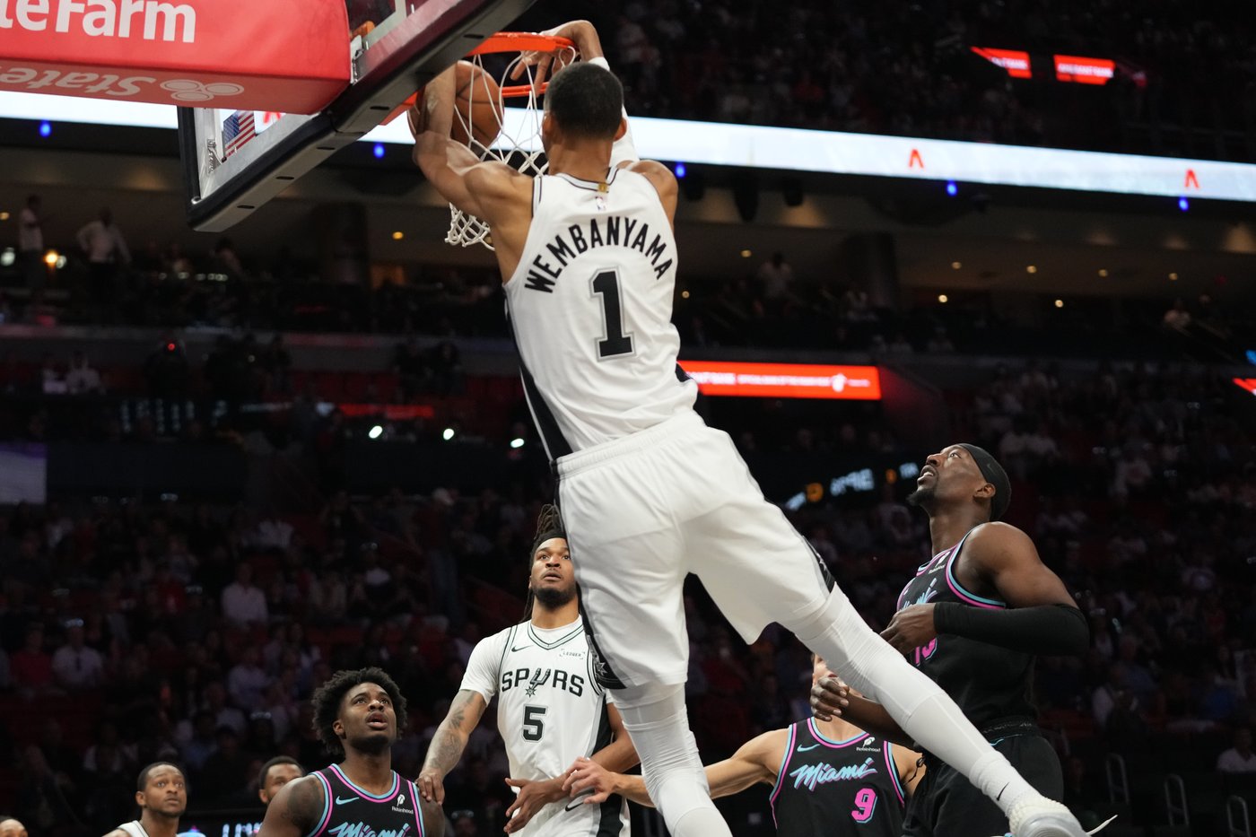 Wembanyama scores 26, red-hot Spurs roll past sliding Heat 136-111 and clinch Southwest Division | iNFOnews.ca