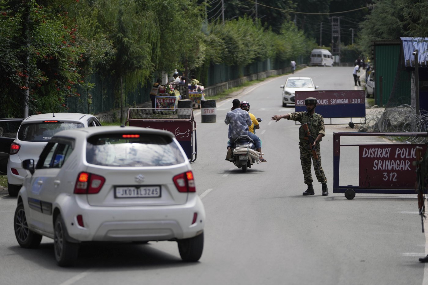 India says its troops killed 3 suspected militants in Kashmir fighting | iNFOnews.ca