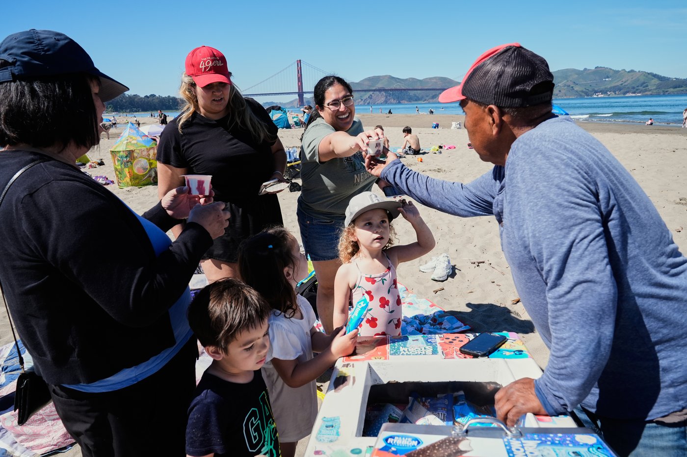 Photos show Bay Area sizzling as unseasonable warmth grips the U.S. West | iNFOnews.ca
