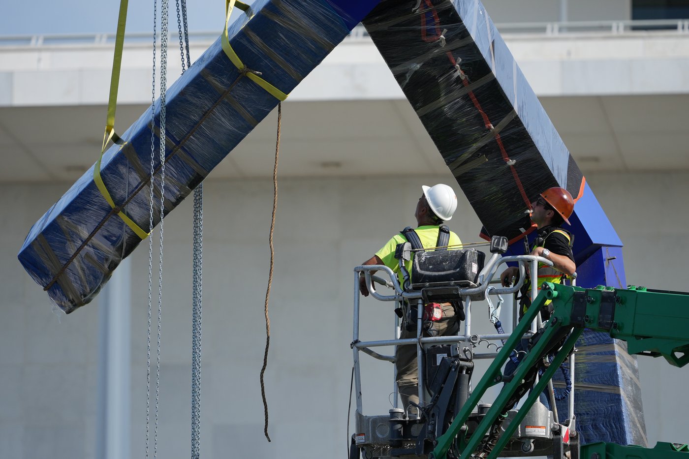 Kennedy Center disassembles 'Blue' sculpture from its grounds | iNFOnews.ca Kennedy Center disassembles 'Blue' sculpture from its grounds | iNFOnews.ca