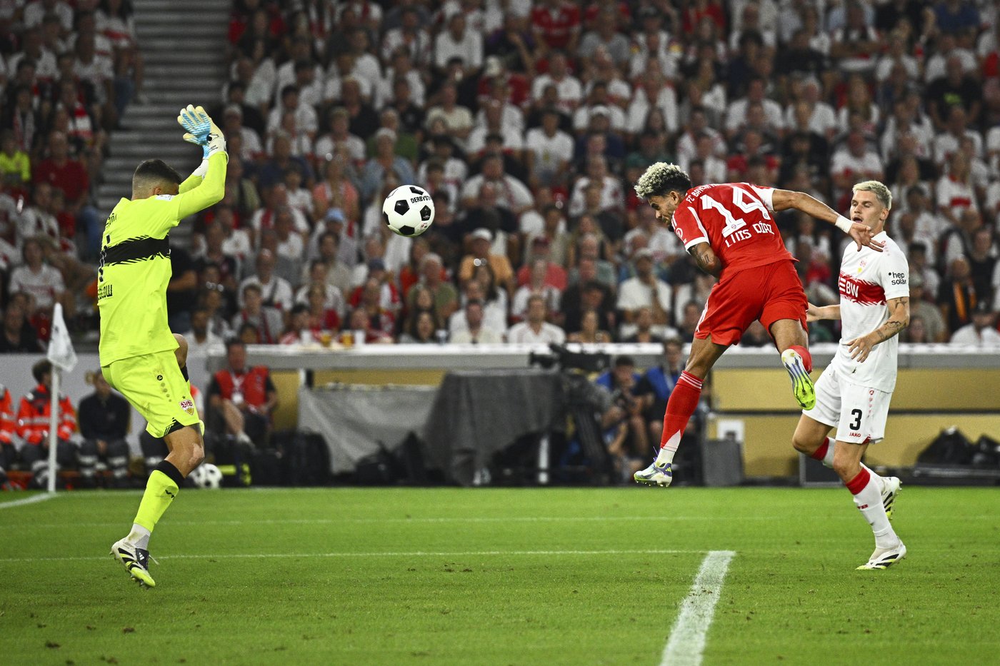 Luis Díaz scores for Bayern to win German Supercup on his debut | iNFOnews.ca