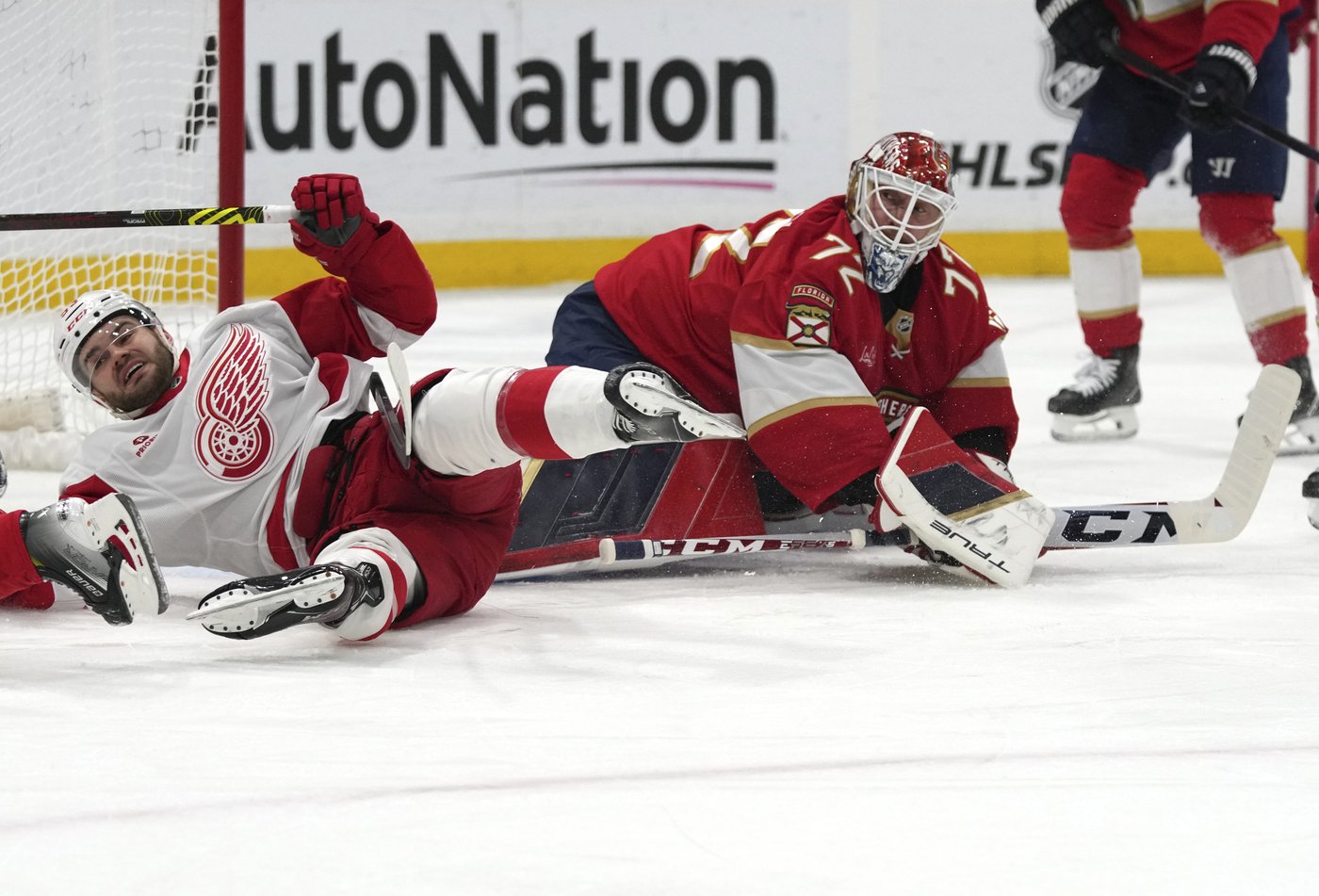 Red Wings stay hot, beat Panthers 5-2 | iNFOnews.ca