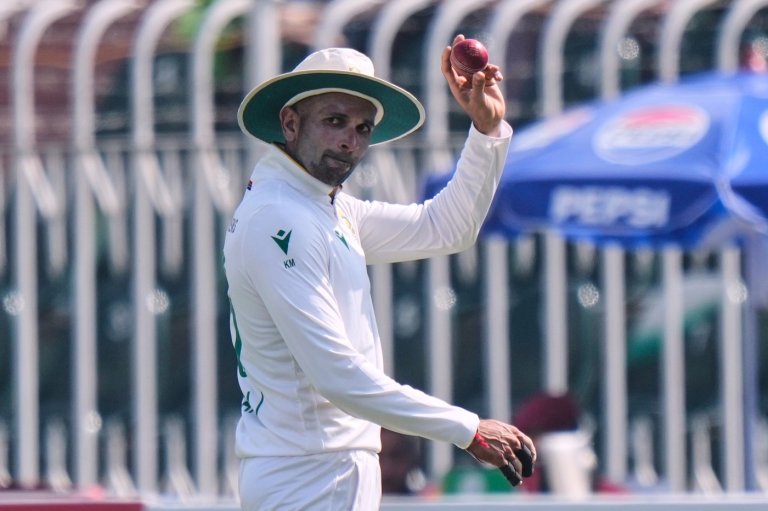 Maharaj takes 7 wickets as South Africa dismisses Pakistan for 333 in 2nd cricket test | iNFOnews.ca