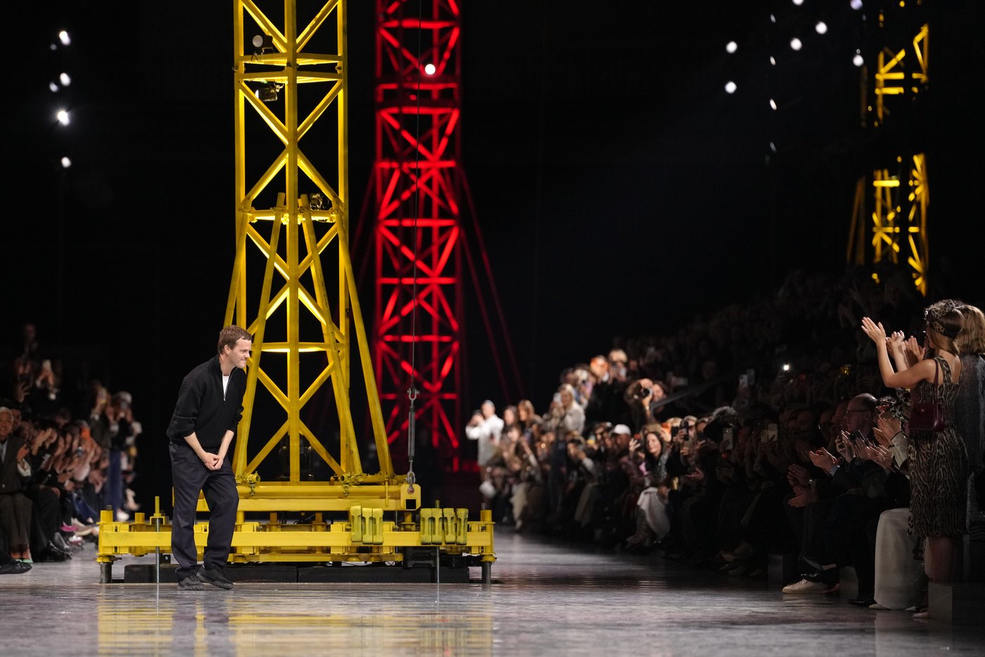 Margot Robbie, Oprah watch Blazy transform Chanel with color and craft | iNFOnews.ca