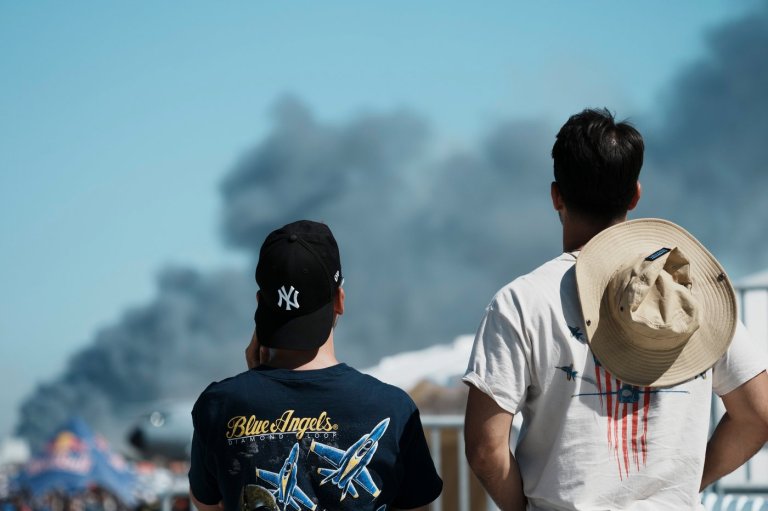 Greek air force jet crashes at annual aerial show, starts fire | iNFOnews.ca