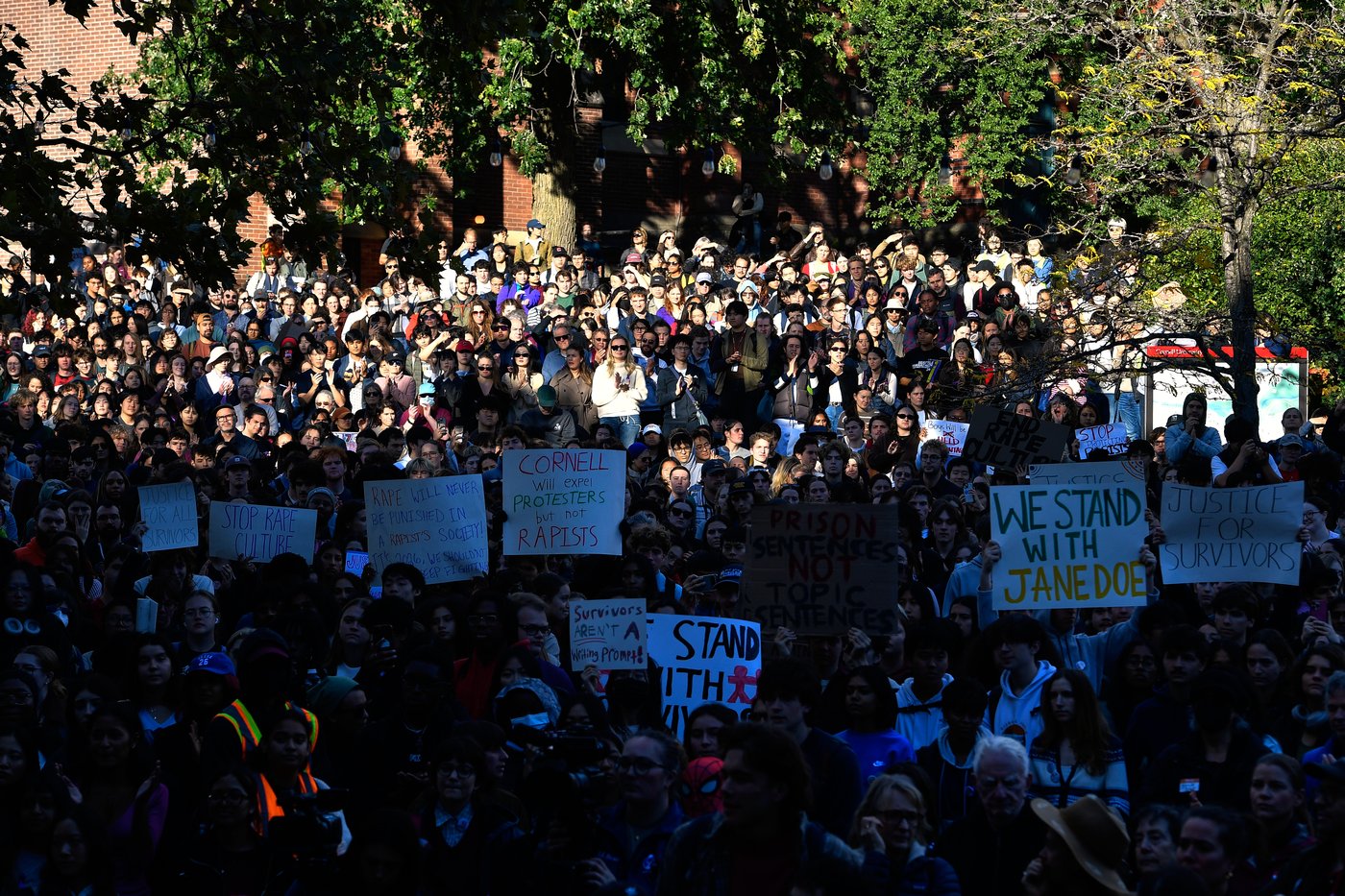 A crowd of students protests Cornell's response to gang rape complaint | iNFOnews.ca A crowd of students protests Cornell's response to gang rape complaint | iNFOnews.ca