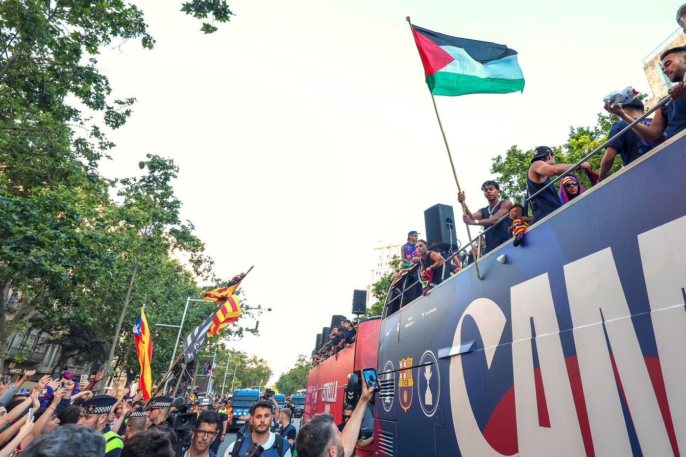 Israeli minister criticizes Barcelona star Lamine Yamal for waving Palestinian flag | iNFOnews.ca