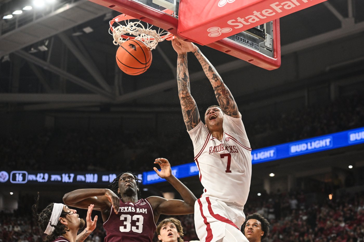 Richmond scores 23 points to lead No. 20 Arkansas past Texas A&M 99-84 | iNFOnews.ca