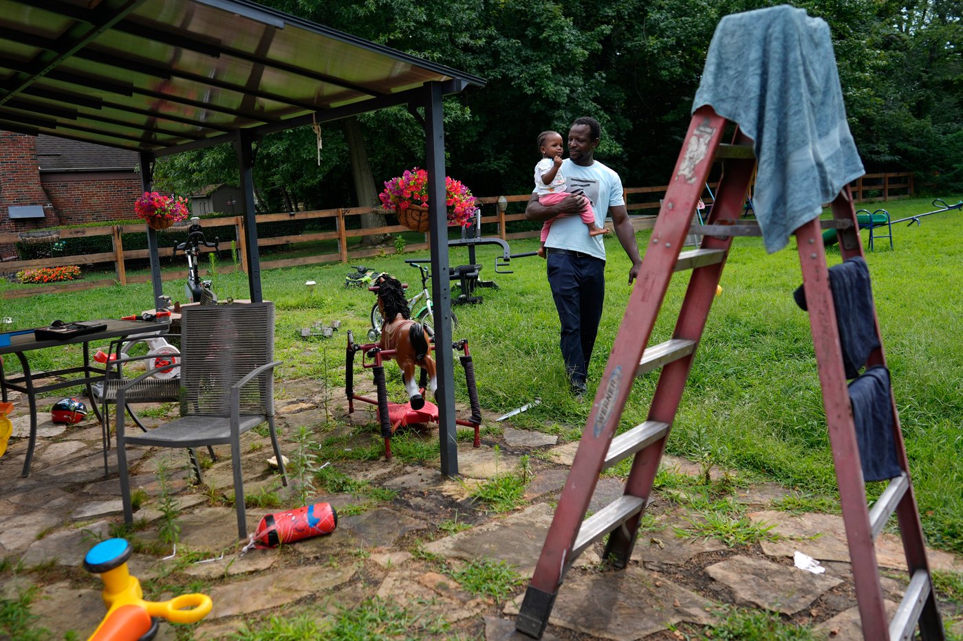PHOTO ESSAY: A small town on Cincinnati's outskirts is among those transformed by immigration surge | iNFOnews.ca