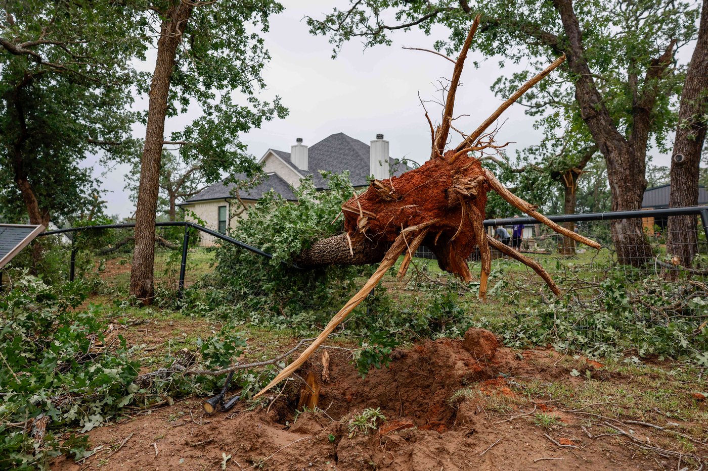 Fast-moving storms batter the Midwest, flooding streets and stranding commuters | iNFOnews.ca Fast-moving storms batter the Midwest, flooding streets and stranding commuters | iNFOnews.ca