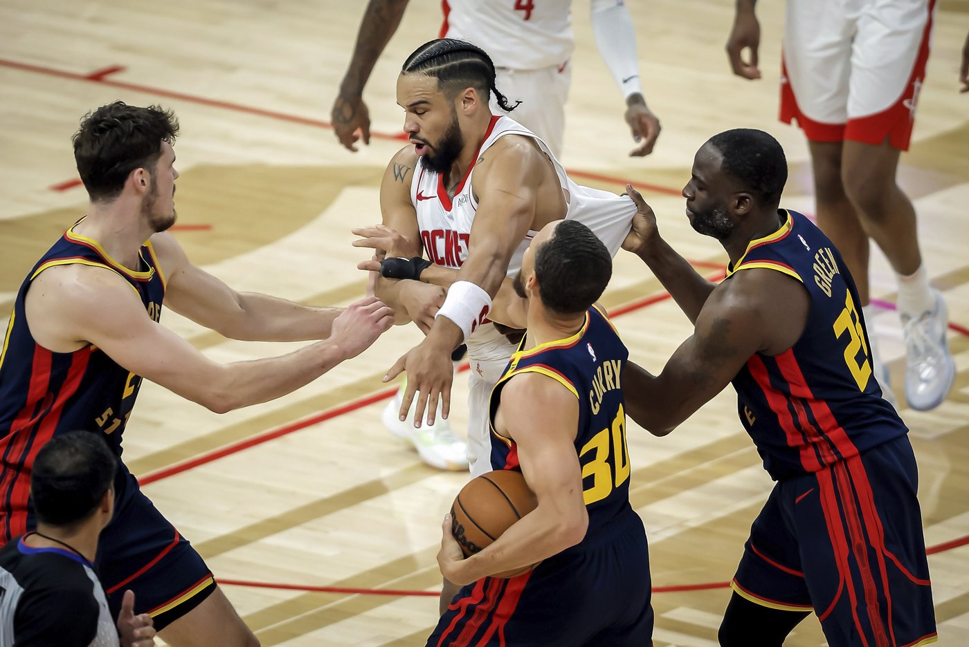 Jimmy Butler returns from injury absence to lead Warriors past Rockets 109-106 for 3-1 series lead | iNFOnews.ca