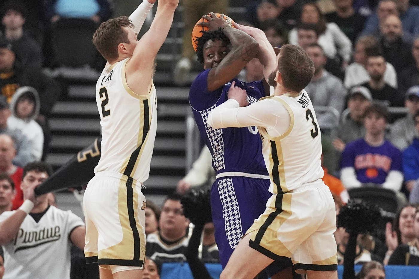 Kaufman-Renn scores 21 to help Purdue hold off High Point in the NCAA Tournament | iNFOnews.ca