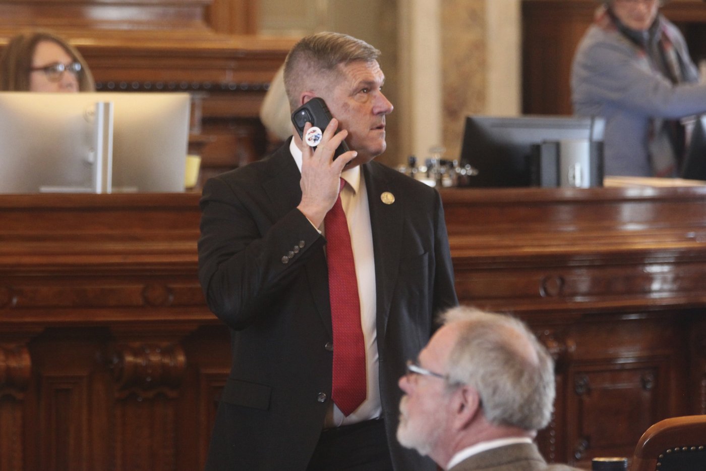 Kansas bans gender-affirming care for minors after GOP lawmakers reverse the governor's veto | iNFOnews.ca