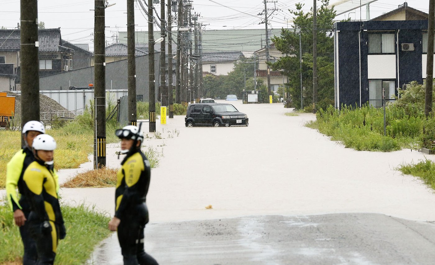 Heavy rain and flooding in north-central Japan strands people and vehicles | iNFOnews.ca Heavy rain and flooding in north-central Japan strands people and vehicles | iNFOnews.ca
