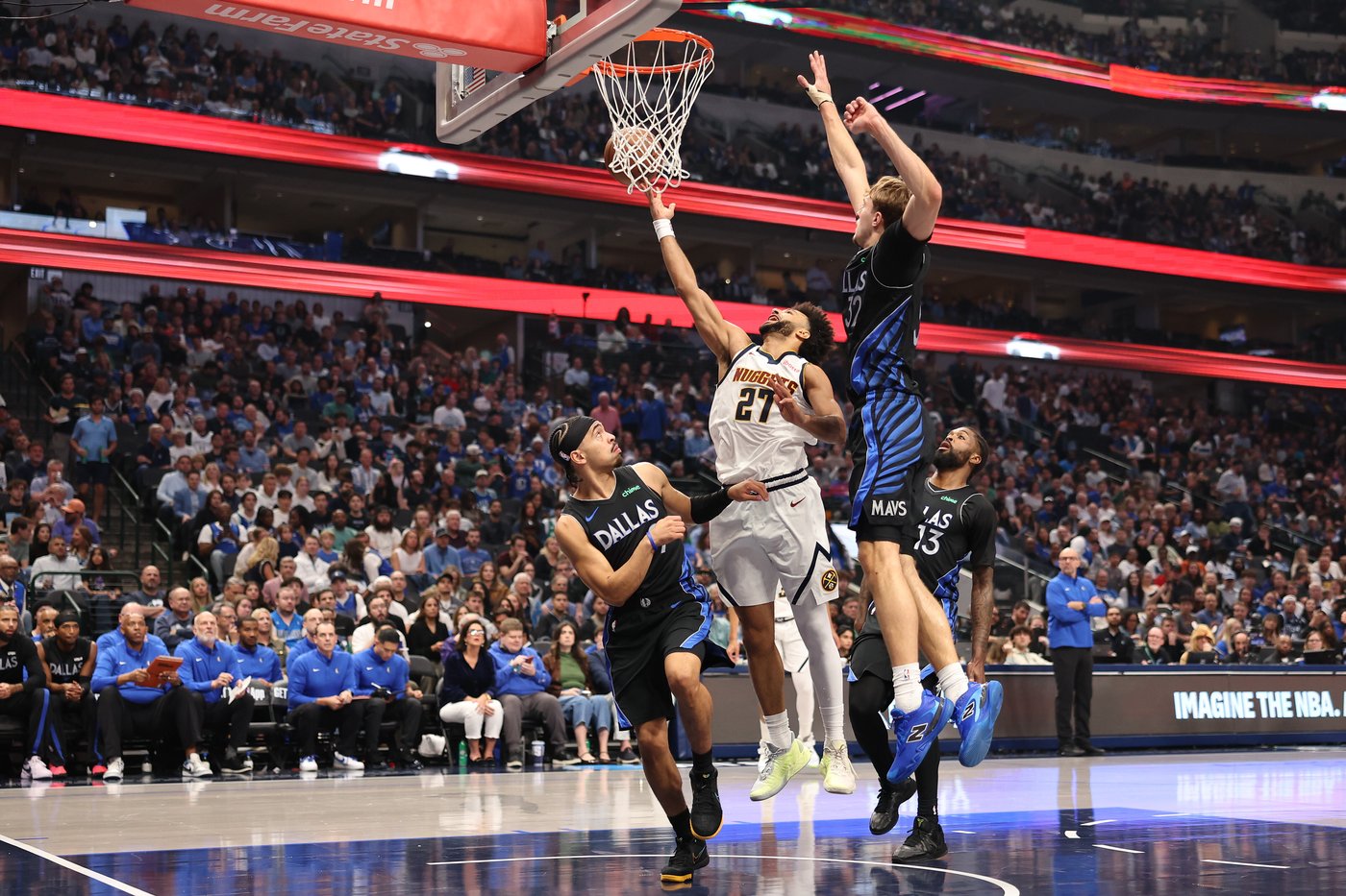Flagg scores 33 points, Davis adds 31 as Mavericks beat Nuggets 131-130 | iNFOnews.ca