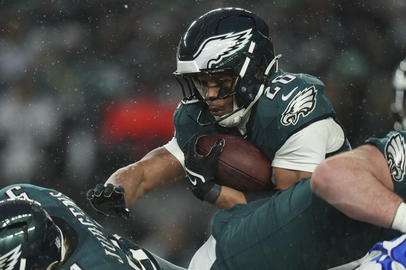 Barkley runs for 78- and 62-yard TDs in the snow and Eagles top Rams 28-22 to head to NFC title game | iNFOnews.ca Barkley runs for 78- and 62-yard TDs in the snow and Eagles top Rams 28-22 to head to NFC title game | iNFOnews.ca