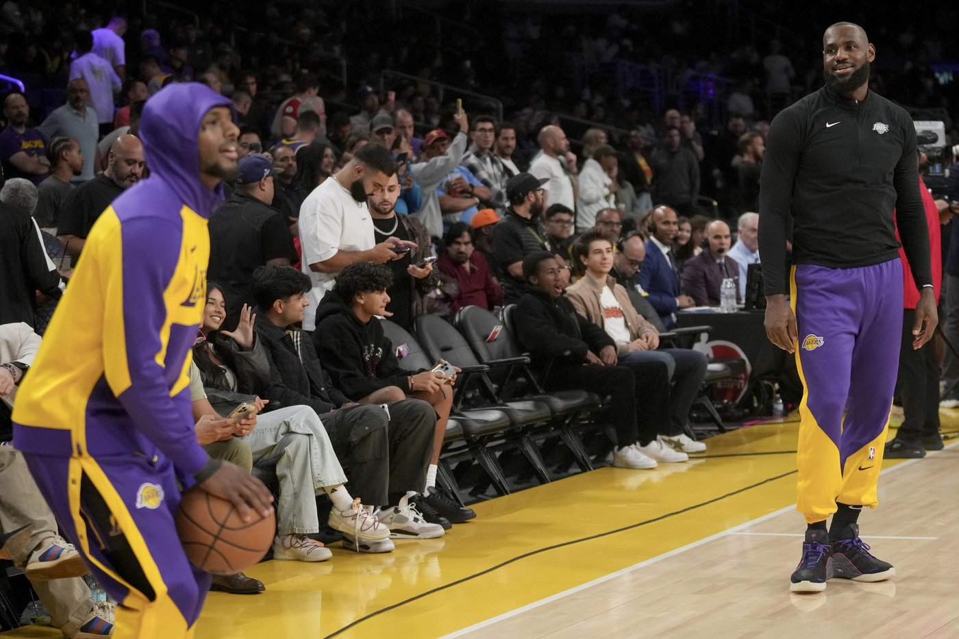 Bronny James feels love in Cleveland, scores first NBA points in childhood arena | iNFOnews.ca Bronny James feels love in Cleveland, scores first NBA points in childhood arena | iNFOnews.ca