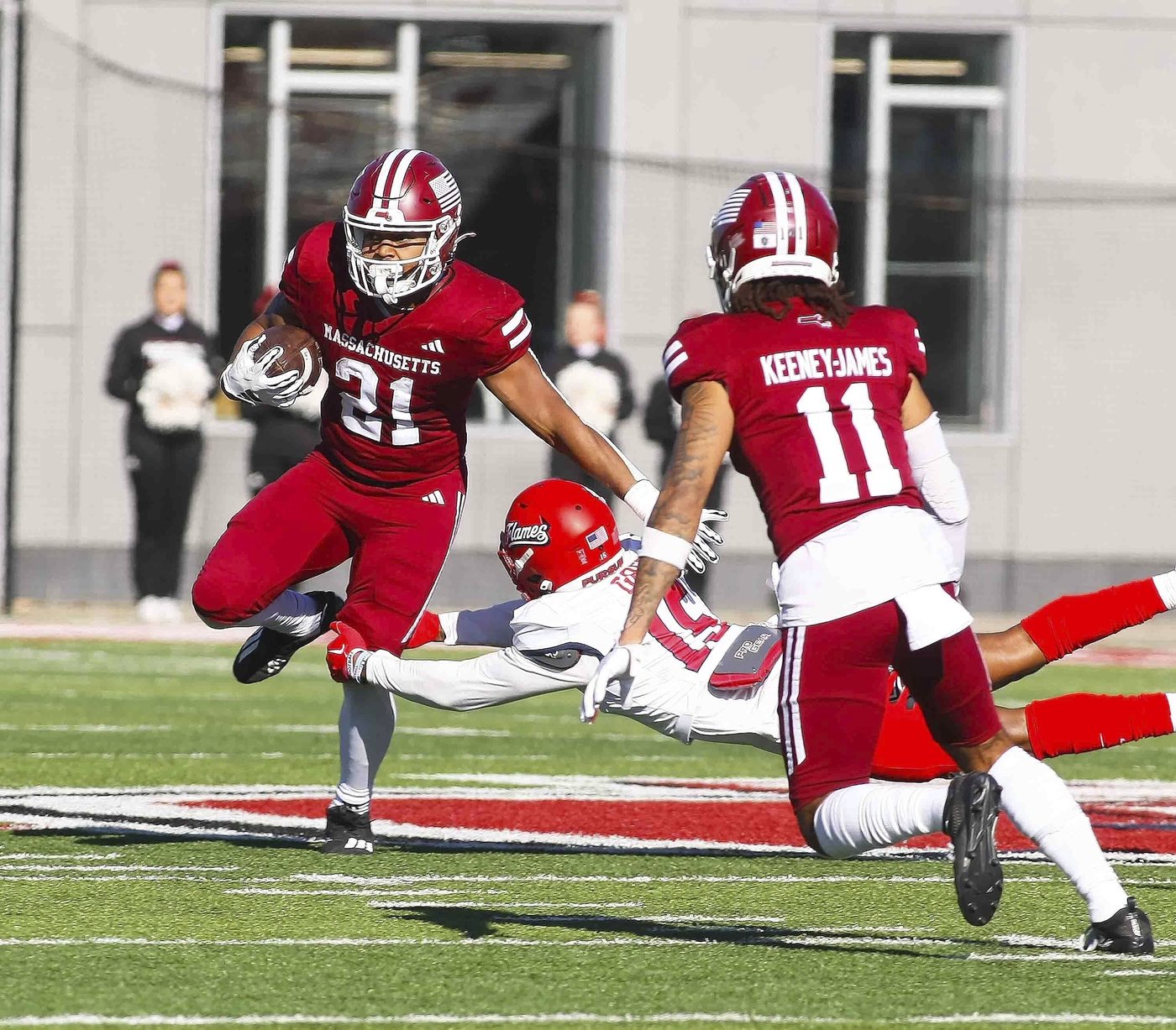 No. 8 Georgia is a heavy favorite against struggling UMass as it looks to protect its playoff hopes | iNFOnews.ca