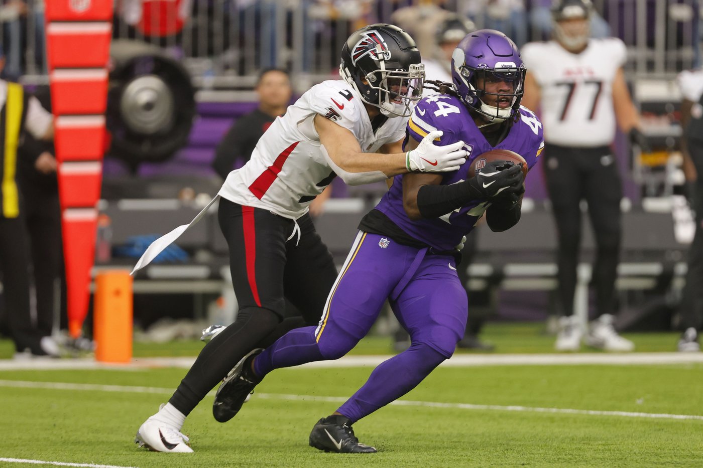 Darnold delivers for Vikings with career-high 347 yards and 5 TDs to beat Falcons, Cousins 42-21 | iNFOnews.ca Darnold delivers for Vikings with career-high 347 yards and 5 TDs to beat Falcons, Cousins 42-21 | iNFOnews.ca